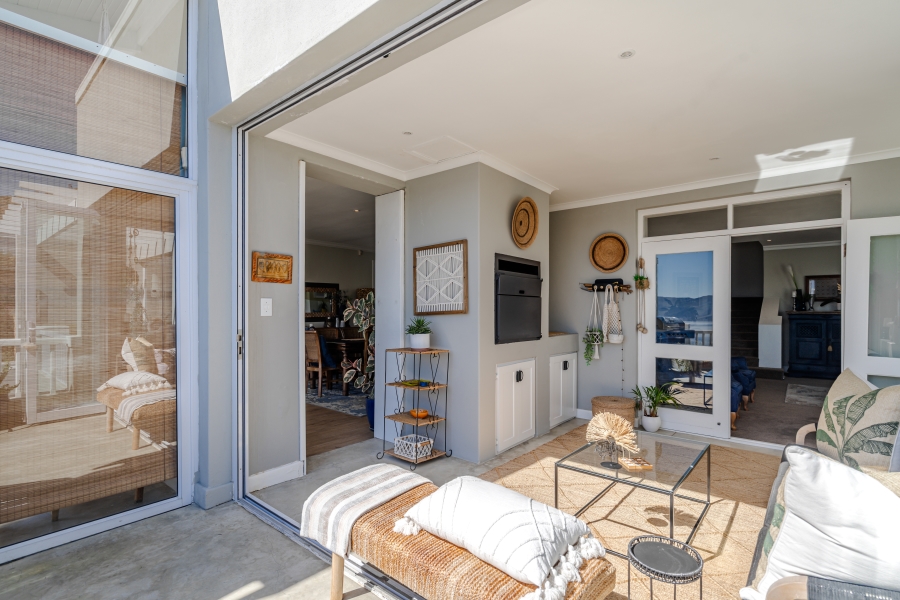 4 Bedroom Property for Sale in Simons Kloof Western Cape